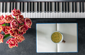 Kursy angielskiego z nauką gry na pianinie.